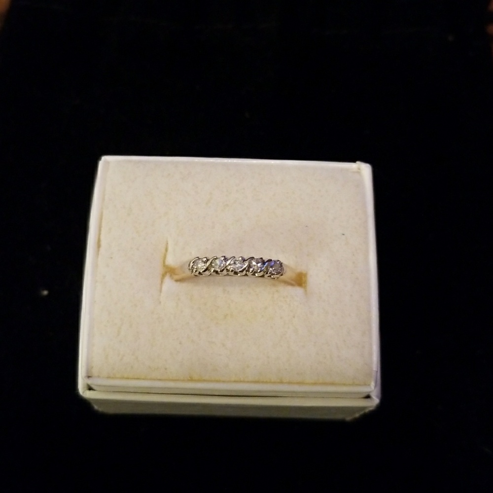 14k Diamond ring, Size 5.25